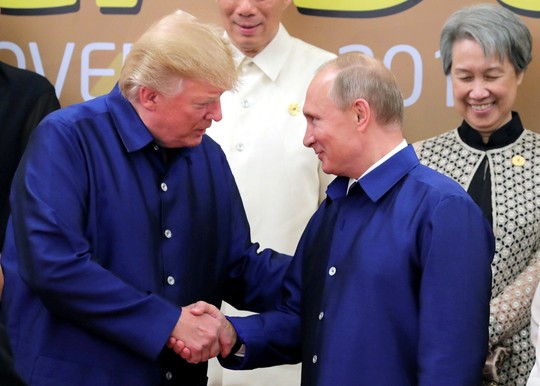 APEC 2017: Tổng thống Mỹ - Nga bắt tay vui vẻ - Ảnh 3.