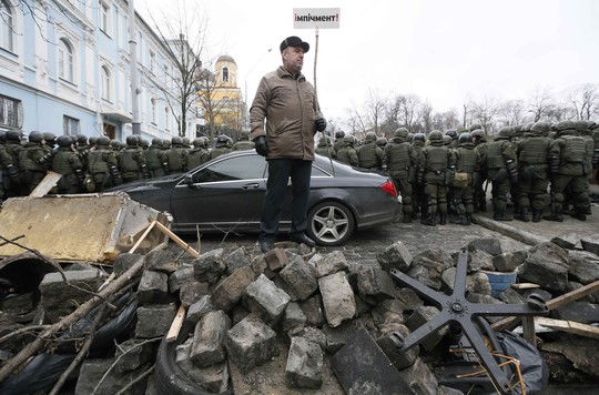 Tình báo Ukraine trèo lên mái nhà bắt cựu tổng thống Georgia - Ảnh 8.