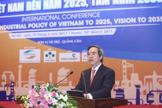 
Trưởng Ban Kinh tế Trung ương Nguyễn Văn Bình phát biểu tại hội thảo - Ảnh: Thế Dũng
