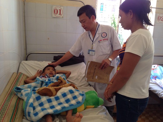 
Cháu Nguyễn Văn An đang điều trị tại bệnh viện
