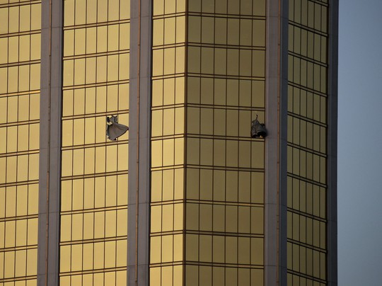 Vụ thảm sát Las Vegas: Tội ác nhen nhóm sau tấm biển "không làm phiền"