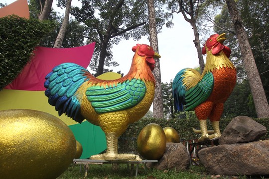 
Cặp gà phía trước cổng vào đường Trương Định đã hoàn thành.
