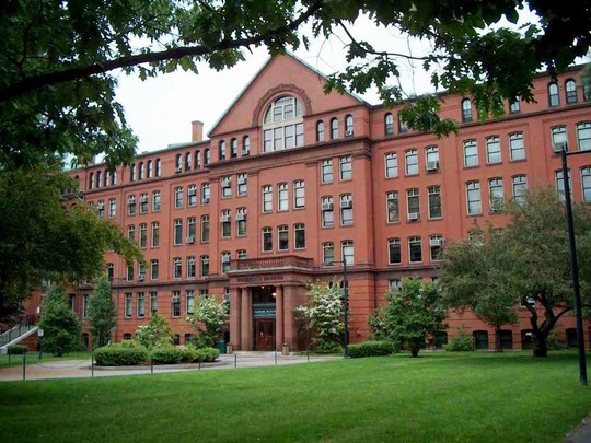 
Đại học Harvard - niềm mơ ước của sinh viên toàn cầu
