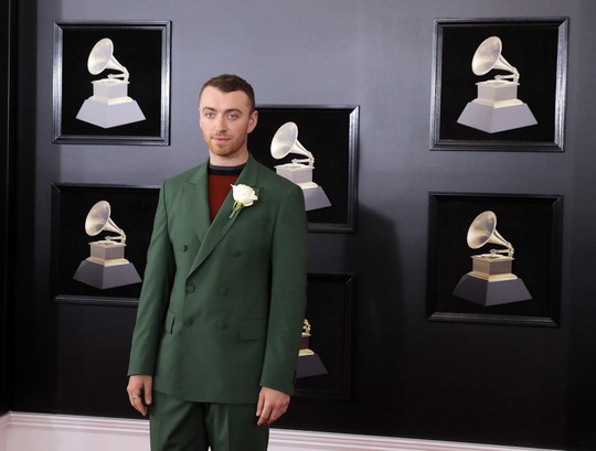 Hoa hồng trắng ngập thảm đỏ Grammy 2018 - Ảnh 6. Hoa hồng trắng ngập thảm đỏ Grammy 2018 - Ảnh 6.