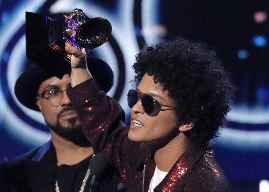 Grammy 2018: Bruno Mars gom hết giải quan trọng! - Ảnh 25.