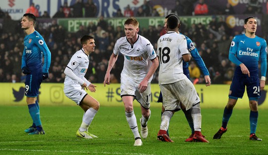 Arsenal nhận quả đắng trong ngày ra mắt tân binh - Ảnh 3.