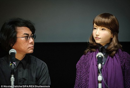 Cận cảnh robot phát thanh viên truyền hình xinh đẹp Nhật Bản - Ảnh 2.