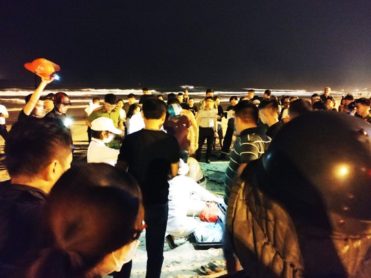 Tắm biển Đà Nẵng vào ban đêm, một du khách Trung Quốc tử vong - Ảnh 1.
