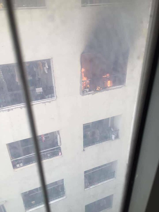 Cháy trên tầng 31 chung cư, người dân hoảng loạn tháo chạy - Ảnh 5.