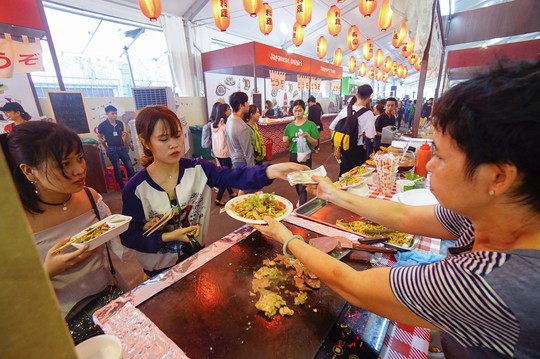 Hàng trăm món ngon tại Lễ hội ẩm thực châu Á - Ảnh 6.