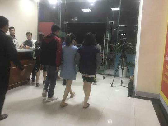Vụ bé sơ sinh rơi ở chung cư Linh Đàm: Cô gái khai yêu 3 người từ khi có thai - Ảnh 1.
