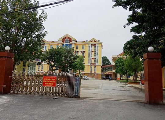 Con phó bí thư huyện ủy được vào công chức không qua thi tuyển - Ảnh 1. Con phó bí thư huyện ủy được vào công chức không qua thi tuyển - Ảnh 1.