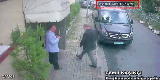 Vụ nhà báo mất tích: Ông Trump bất ngờ đổi giọng, giới điều tra tìm xác trong rừng - Ảnh 1. Vụ nhà báo mất tích: Ông Trump bất ngờ đổi giọng, giới điều tra tìm xác trong rừng - Ảnh 1.