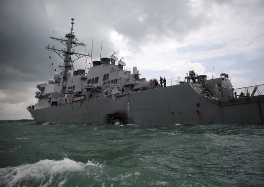 Trực thăng MH-60 rơi trên tàu sân bay Mỹ ngoài khơi Philippines - Ảnh 5.