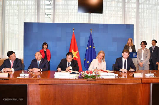 7 ngày tại châu Âu, Thủ tướng Nguyễn Xuân Phúc có 70 bài phát biểu - Ảnh 2.