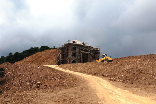 Công trình “khủng” không phép “mọc” giữa Khu Kinh tế Nghi Sơn - Ảnh 1. Công trình “khủng” không phép “mọc” giữa Khu Kinh tế Nghi Sơn - Ảnh 1.