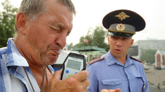 Say rượu lái xe là hành vi sát nhân - Ảnh 2. Say rượu lái xe là hành vi sát nhân - Ảnh 2.