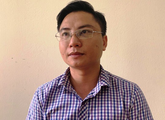 Bắt quả tang 1 người có thẻ phóng viên nhận 50 triệu đồng của doanh nghiệp - Ảnh 1.