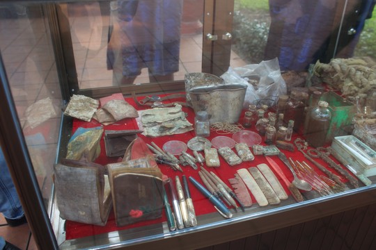 Truy điệu các liệt sĩ được tìm thấy trong hố chôn tập thể ở Đồng Nai - Ảnh 4.