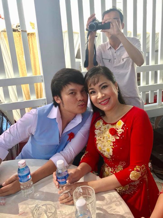 Nghệ sĩ Trọng Nghĩa cưới vợ ở tuổi 52 - Ảnh 5. Nghệ sĩ Trọng Nghĩa cưới vợ ở tuổi 52 - Ảnh 5.