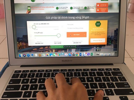 Vay trực tuyến lãi suất 700% vẫn có hàng ngàn người xin vay - Ảnh 1. Vay trực tuyến lãi suất 700% vẫn có hàng ngàn người xin vay - Ảnh 1.