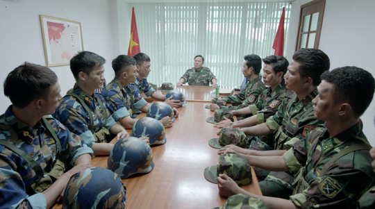 Bộ Quốc phòng yêu cầu sửa sai sót phim Hậu duệ mặt trời phiên bản Việt - Ảnh 1.