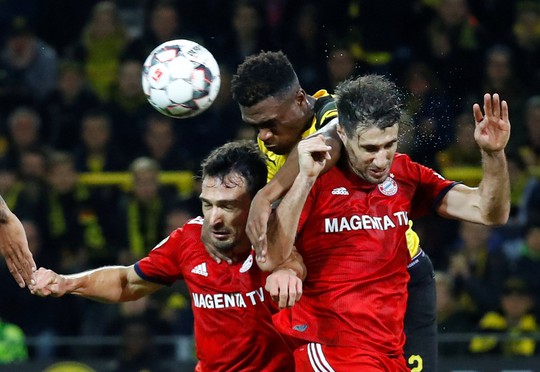 Tiệc bàn thắng siêu kinh điển Bundesliga, Dortmund quật ngã Bayern Munich - Ảnh 3. Tiệc bàn thắng siêu kinh điển Bundesliga, Dortmund quật ngã Bayern Munich - Ảnh 3.