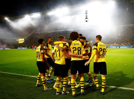 Tiệc bàn thắng siêu kinh điển Bundesliga, Dortmund quật ngã Bayern Munich - Ảnh 9. Tiệc bàn thắng siêu kinh điển Bundesliga, Dortmund quật ngã Bayern Munich - Ảnh 9.