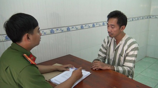 Lat tay ga dan ong nuoc ngoai dong do o nha nghi khach san