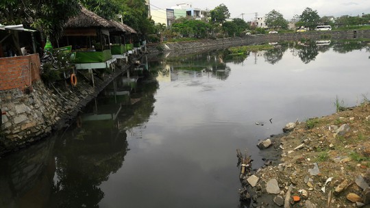 Đà Nẵng: Dân kêu trời vì kênh, hồ điều tiết gây ô nhiễm triền miên - Ảnh 1. Đà Nẵng: Dân kêu trời vì kênh, hồ điều tiết gây ô nhiễm triền miên - Ảnh 1.