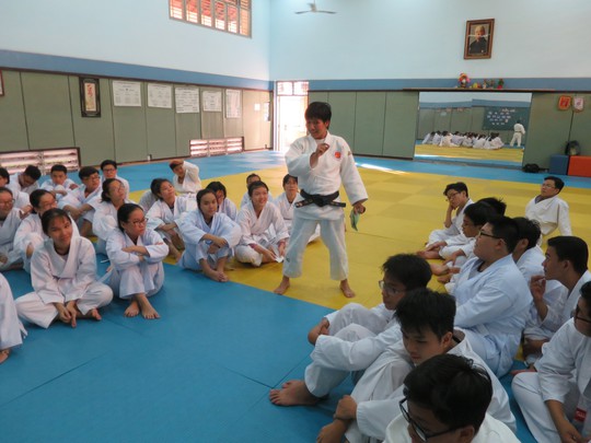 Cô gái vàng judo Cao Ngọc Phương Trinh tỏa sáng ở học đường - Ảnh 1.