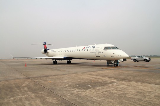 Bay thử nghiệm máy bay CRJ900 Bombardier tại Nội Bài - Ảnh 1.