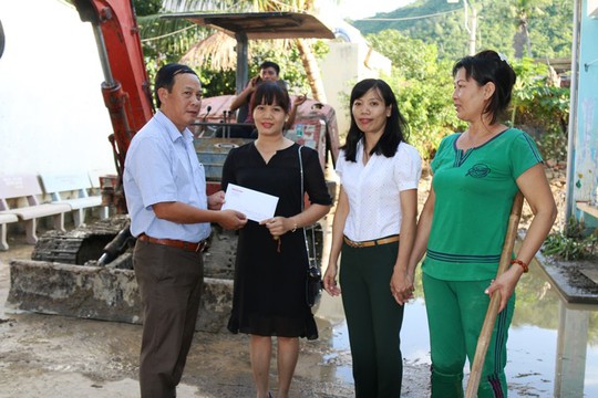 Báo Người Lao Động chia sẻ nỗi đau người dân chịu thảm họa ở Nha Trang - Ảnh 6.