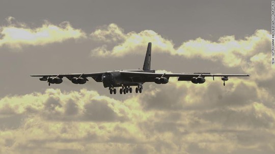Mỹ đưa máy bay ném bom B-52 tới vùng nhạy cảm ở biển Đông - Ảnh 1.