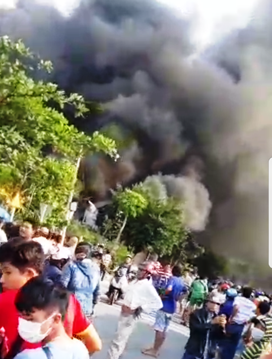 Fire near My Thuan bridge - Photograph 2. Fire near My Thuan bridge - Photograph 2.