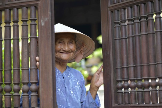 Ngắm hình ảnh Cụ bà Việt đẹp nhất thế giới - Ảnh 8.