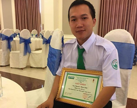 Tài xế đỡ đẻ cho sản phụ trên taxi trong đêm mưa gió - Ảnh 1. Tài xế đỡ đẻ cho sản phụ trên taxi trong đêm mưa gió - Ảnh 1.