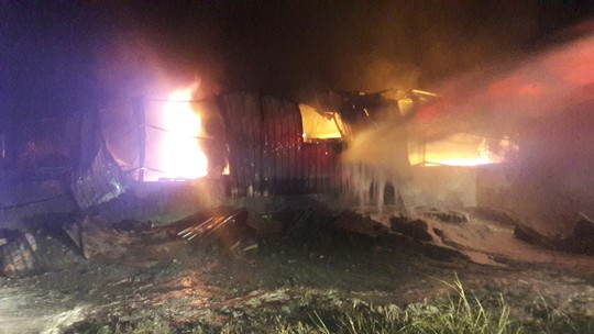 Đà Nẵng: Cháy kinh hoàng tại kho sơn 1.000 m2 thuộc KCN Hòa Cầm - Ảnh 5.
