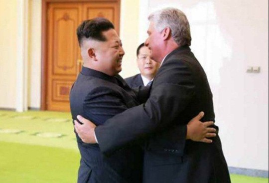 Chủ tịch Cuba đến Triều Tiên thắt chặt tình đoàn kết - Ảnh 1.