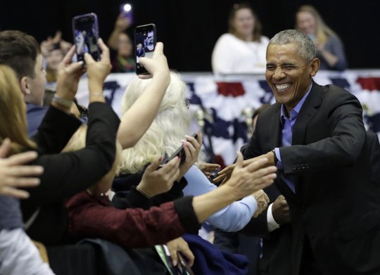 Hai ông Donald Trump, Barack Obama cùng ra trận - Ảnh 3.
