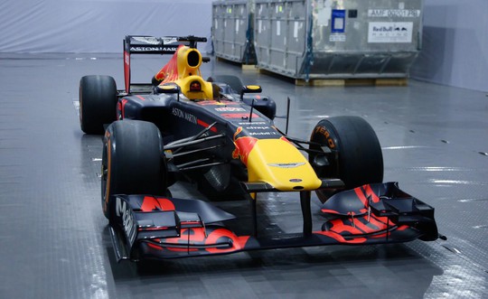 Cận cảnh siêu xe đua F1 ra mắt tại Hoàng thành Thăng Long - Ảnh 1.
