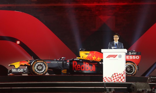 Cận cảnh siêu xe đua F1 ra mắt tại Hoàng thành Thăng Long - Ảnh 19.
