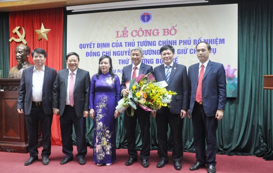 Ông Nguyễn Trường Sơn chính thức giữ chức vụ Thứ trưởng Bộ Y tế - Ảnh 2. Ông Nguyễn Trường Sơn chính thức giữ chức vụ Thứ trưởng Bộ Y tế - Ảnh 2.