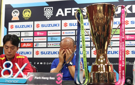 HLV Park Hang-seo kêu gọi AFF phải có biện pháp ngăn chặn CĐV Malaysia chiếu đèn lazer vào mắt các cầu thủ Việt Nam