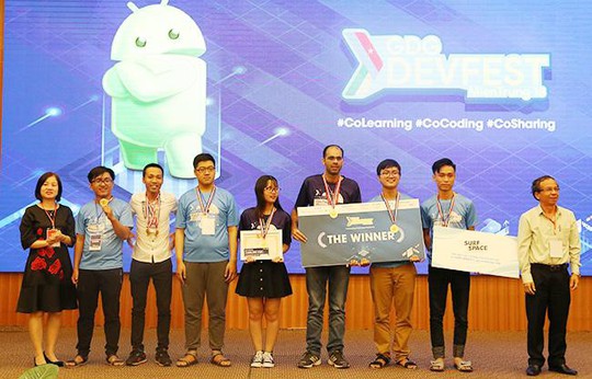 Sinh viên Duy Tân vô địch cuộc thi GDG Devfest 2018 Photo-1-1544408223787102181723