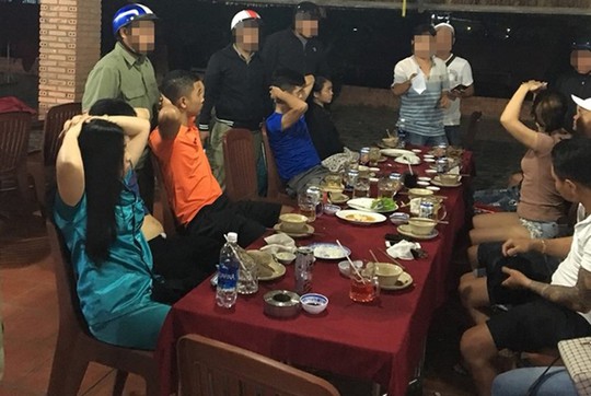 Ớn lạnh những tuyệt chiêu đòi nợ của giang hồ tín dụng đen - Ảnh 2. Ớn lạnh những tuyệt chiêu đòi nợ của giang hồ tín dụng đen - Ảnh 2.