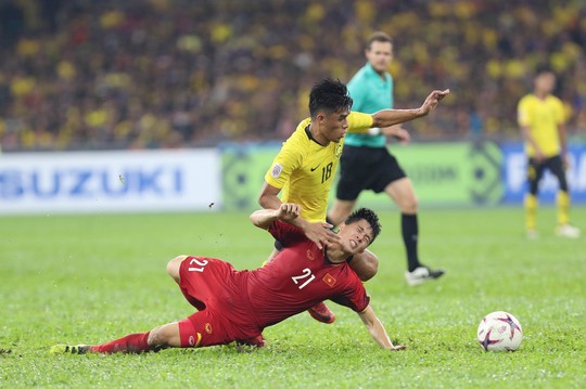 HLV Park Hang-seo phản ứng khi báo Malaysia chỉ trích Việt Nam đá rắn - Ảnh 1.