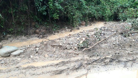 Đà Nẵng: Ám ảnh với 22 km đường ĐT 601 biến thành ao sau mưa lớn - Ảnh 5.