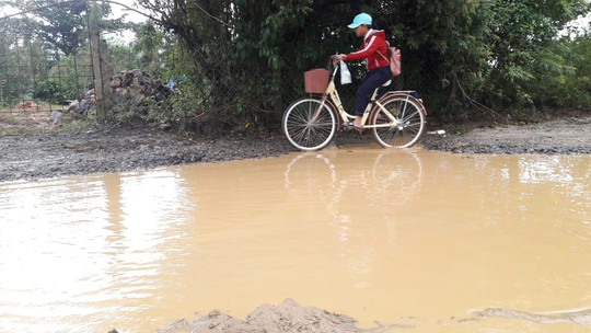 Đà Nẵng: Ám ảnh với 22 km đường ĐT 601 biến thành ao sau mưa lớn - Ảnh 10.
