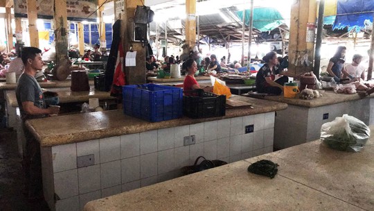 Thị trường thịt heo Nha Trang náo loạn - Ảnh 1.